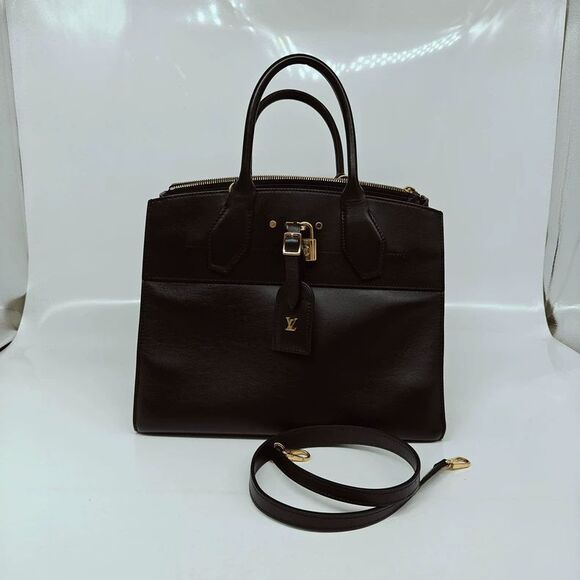 Louis Vuitton Handbags - Louis Vuitton Women Pre-Loved Bag Very Good Condition